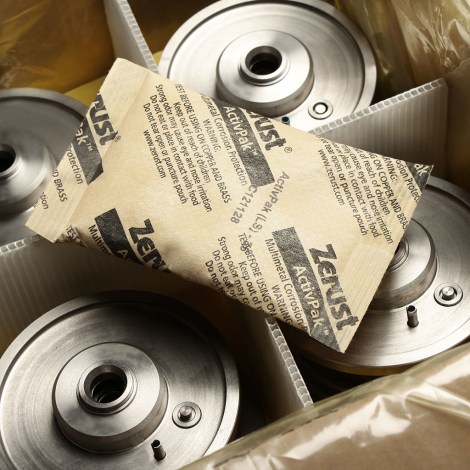 Zerust_ActivPak_sachet_application_resized